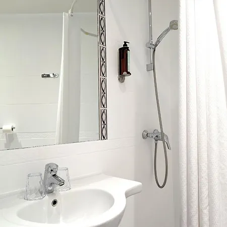 Hotel H33 2*