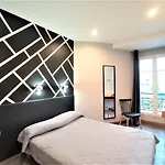 H33 Hotel 2*