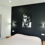 Hotel H33 2*