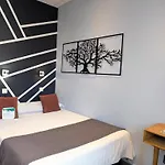 H33 Hotel 2*