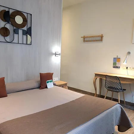 H33 Hotel 2*